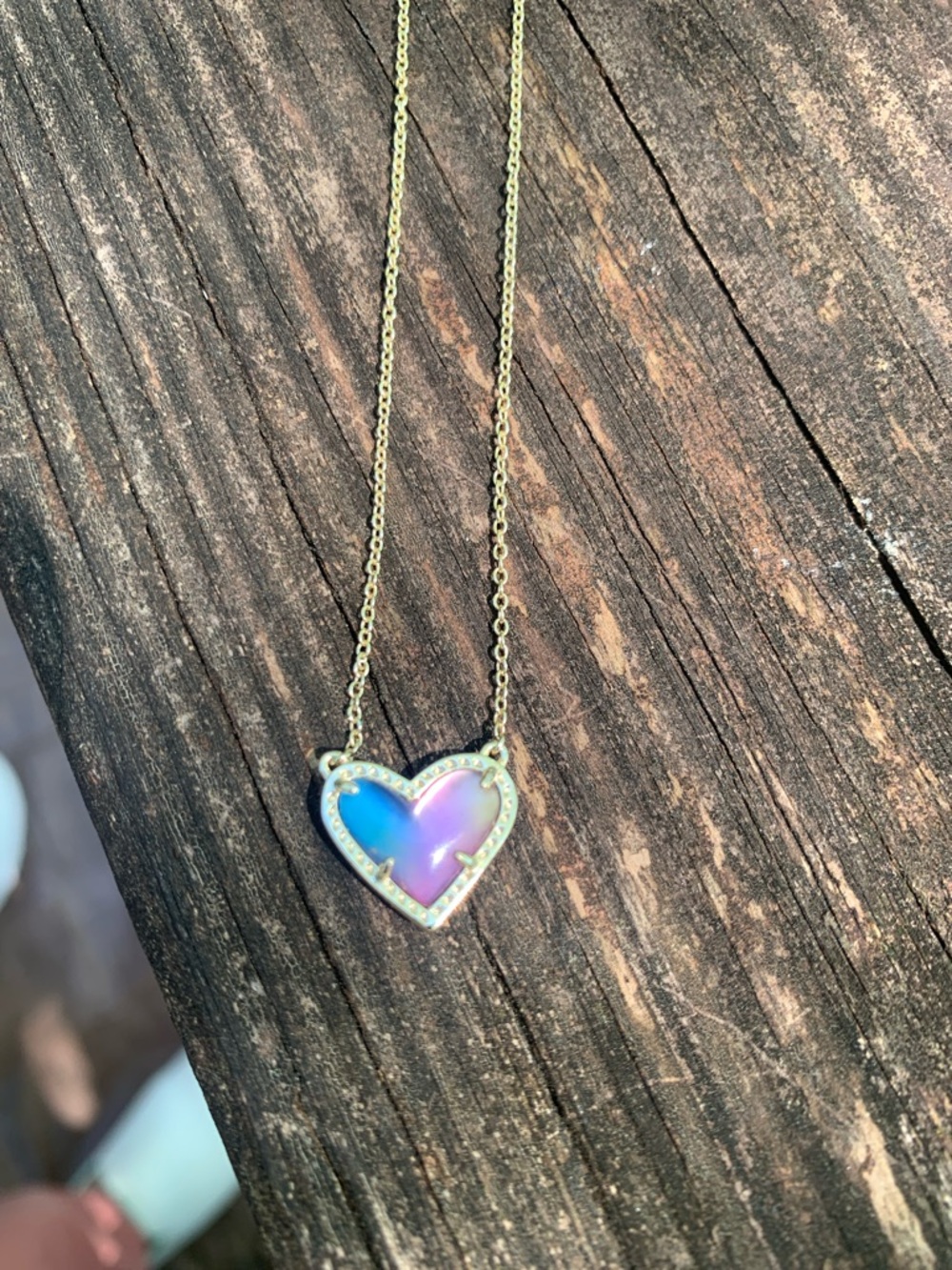 Kendra Scott Ari Watercolor Illusion Heart Necklace in Gold
